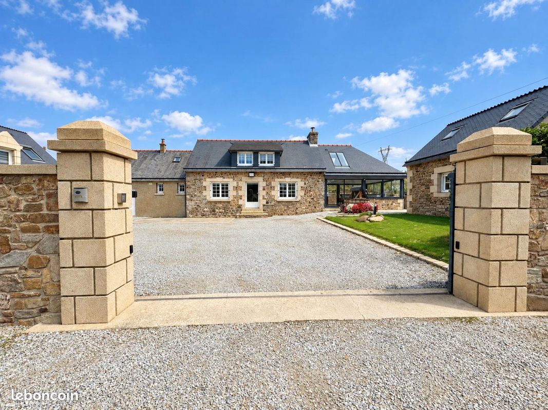 Maison 7 pièces 205 m² · à Neulliac · 205 m² · 269 360 €
