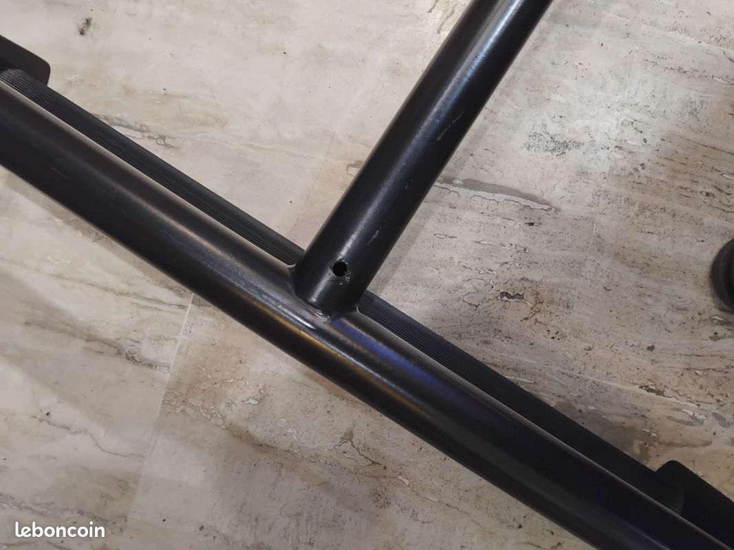 Chaise longue LC4 Le Corbusier en cuir noir (image 16)