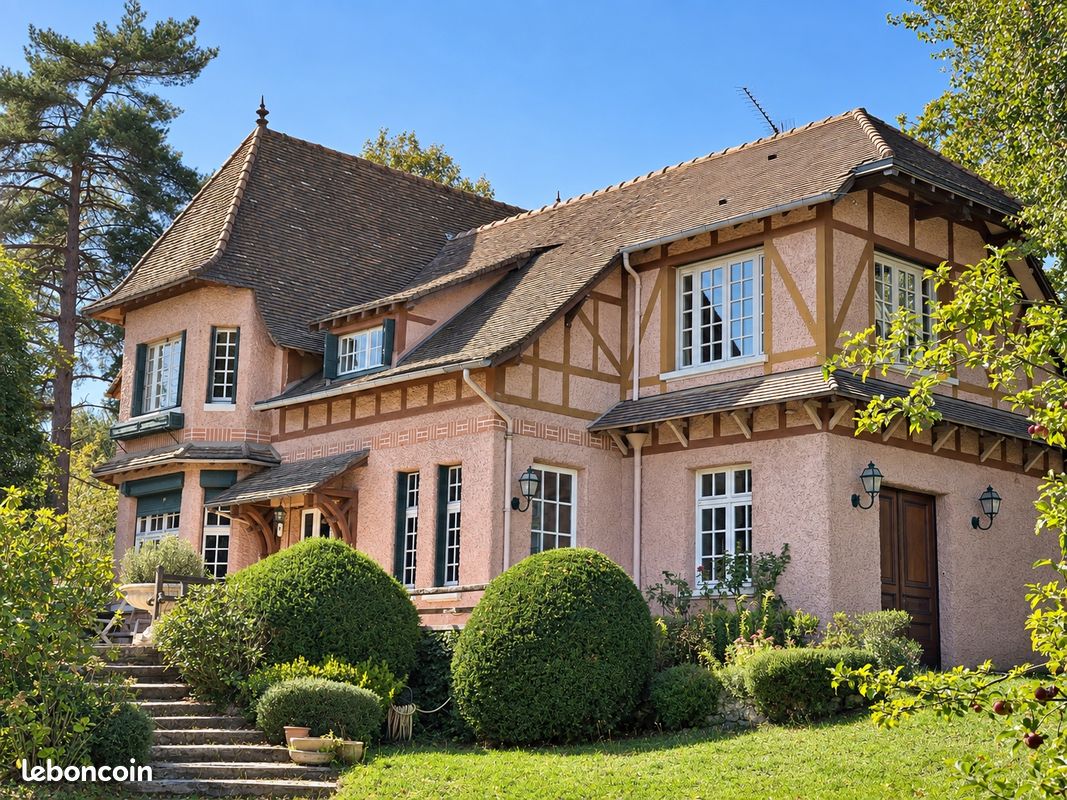 Maison 9 pièces 284 m² · à La Celle-Saint-Cloud · 284 m² · 1 895 000 €