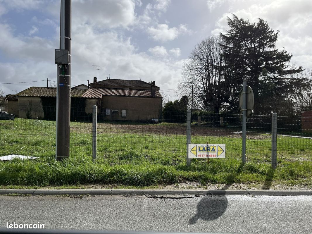 Terrain à bâtir de 700 m² à SAINT-MAIXANT (33) · 65 700 €