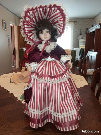 Poupée porcelaine