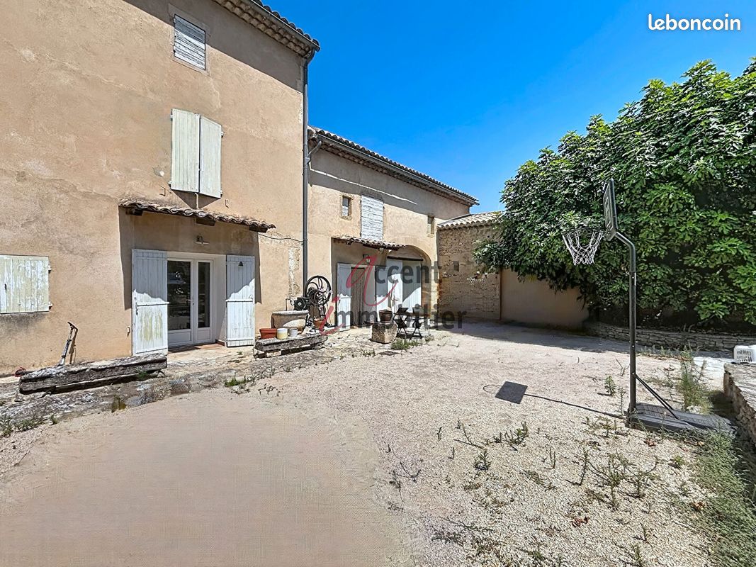 Maison 6 pièces 148 m² · à Robion · 148 m² · 506 000 €