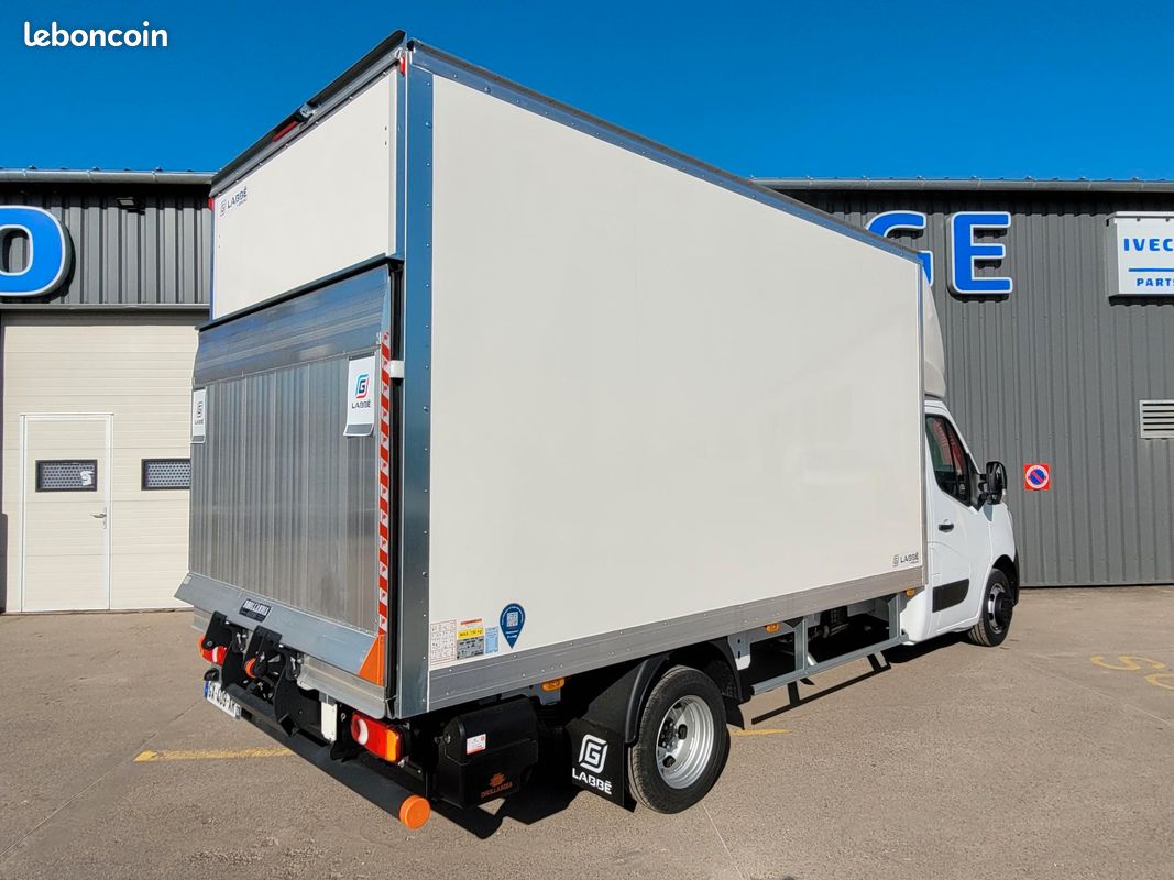 RENAULT MASTER CCB L4 PROPULSION ROUES JUMELÉES 2.3 Blue DCI 165 GRAND CONFORT CAISSE 20 m3 + HAYON « DHOLLANDIA » NEUF avec CAMÉRA DE RECUL + GPS + SIÈGE CONDUCTEUR SUSPENDU ( Prix Vente 44 990 HT ) (image 2)