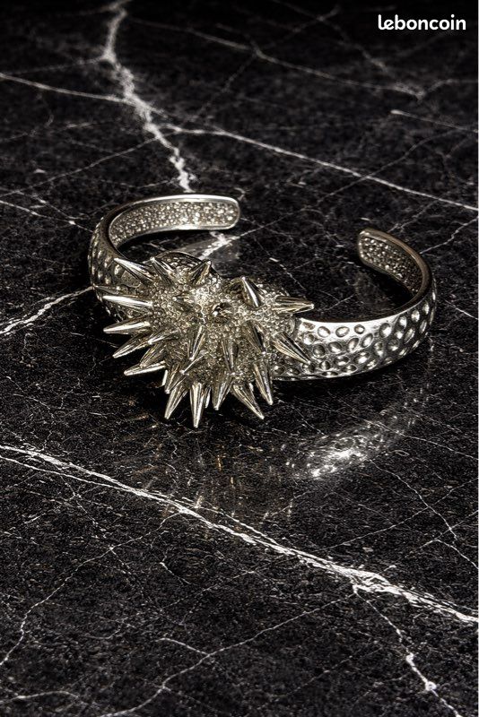 The royal heart bracelet– requi3m (image 1)