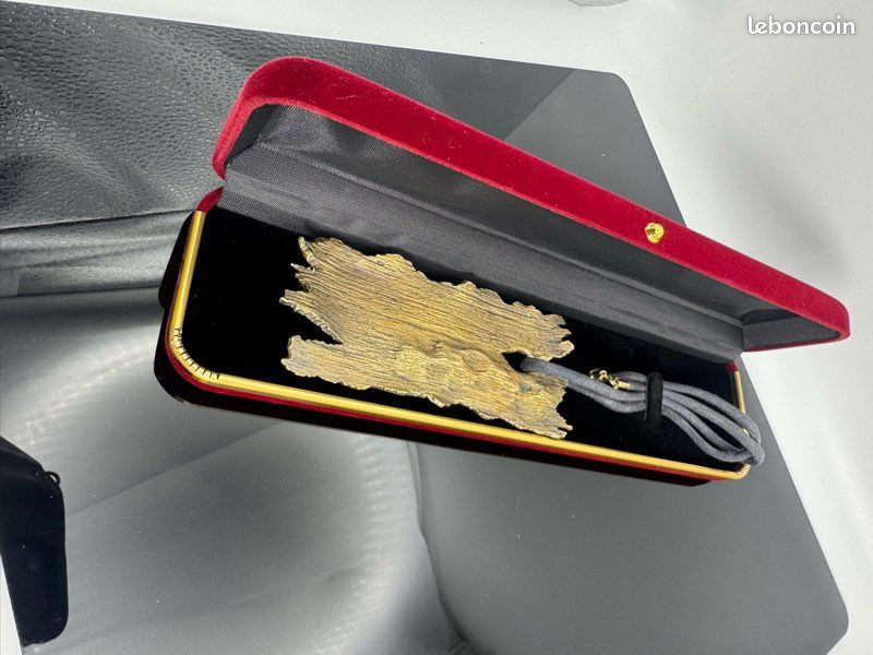 Rare pendentif sur cordon signe sur plaque Yves Saint Laurent YSL vintage (image 12)