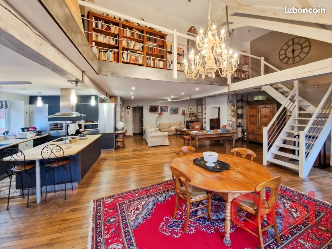 Immeuble 9 pièces 274 m² (image 1)