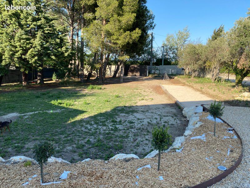 Saint Saturnin les Avignon Terrain constructible 400m2 viabilisé · à Saint-Saturnin-lès-Avignon · 256 000 €