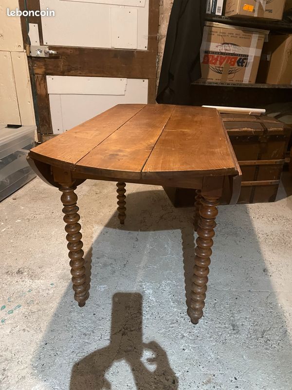 Table en bois (image 1)