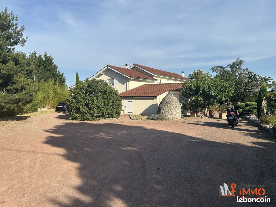 Maison 8 pièces 200 m² · à Montbrison · 200 m² · 499 000 €