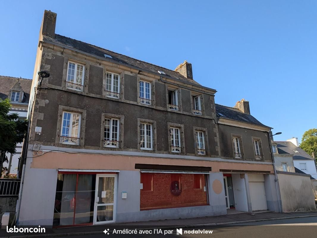 Maison 11 pièces 600 m² · à Châteauneuf-du-Faou · 600 m² · 255 000 €