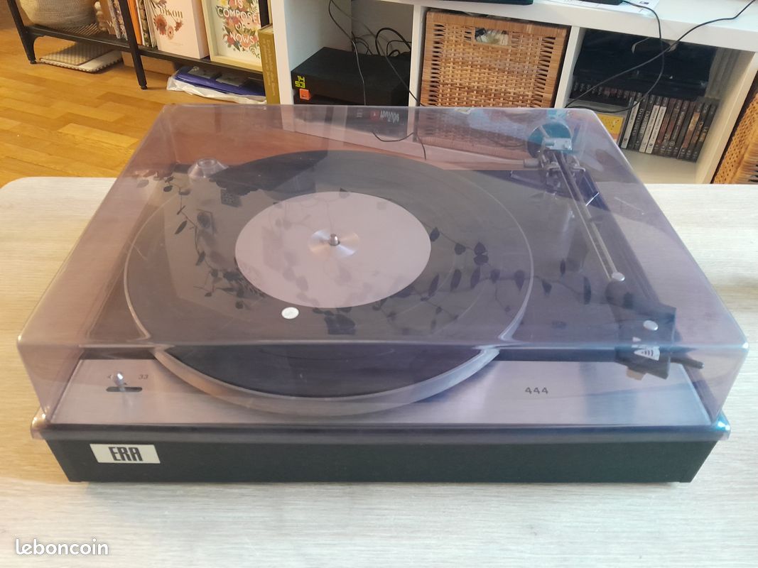 ERA 444, platine tourne disque à entrainement par courroie d