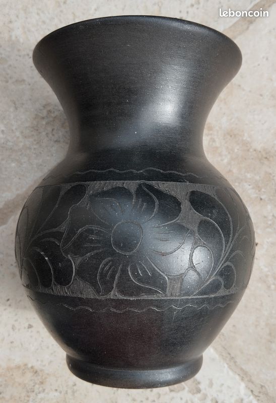 Petit vase céramique noire (image 1)