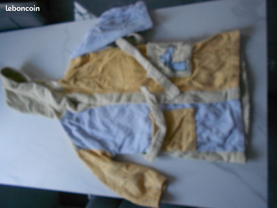 Peignoir enfant 6 ans (image 1)