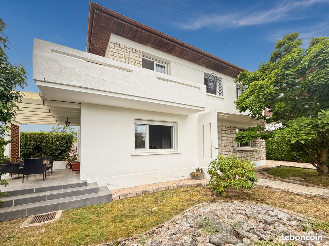 Maison 8 pièces 220 m² · à Riscle · 220 m² · 277 000 €