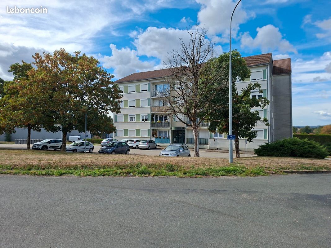 Appartement 4 pièces 84 m² · à Saint-Yrieix-la-Perche · 84 m² · 519 €/mois