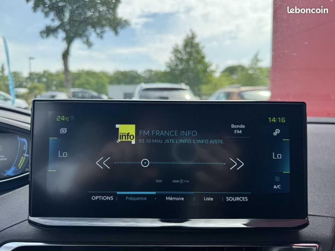 Peugeot 3008 HYBRID4 300CH GT E-EAT8 (image 13)