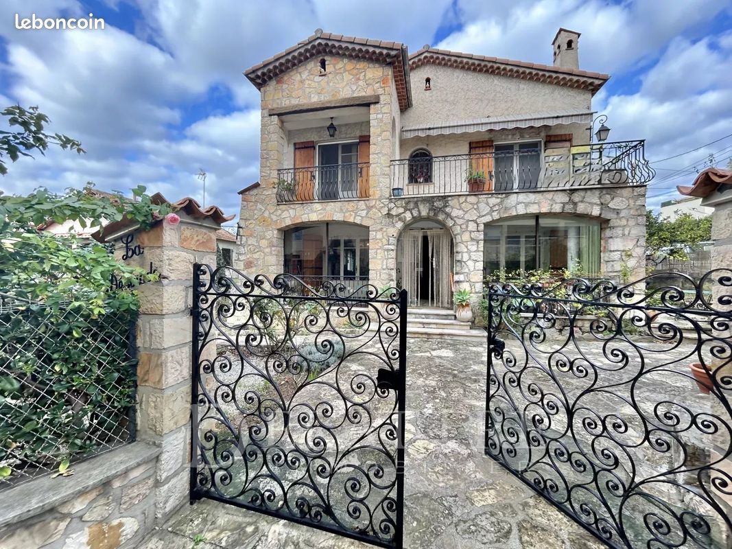 Maison 4 pièces 117 m² · à Antibes · 117 m² · 525 000 €