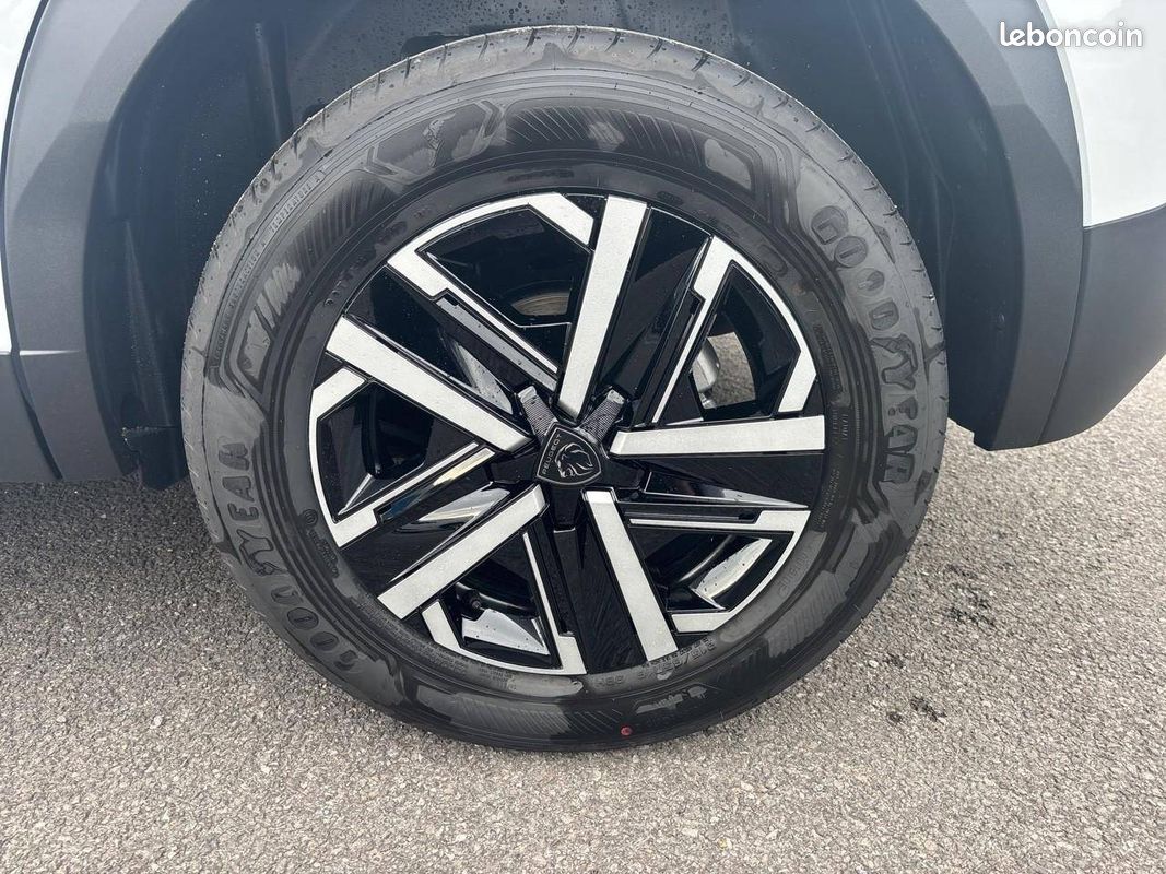PEUGEOT 2008 Hybrid 145 e-DCS6 Style (image 6)