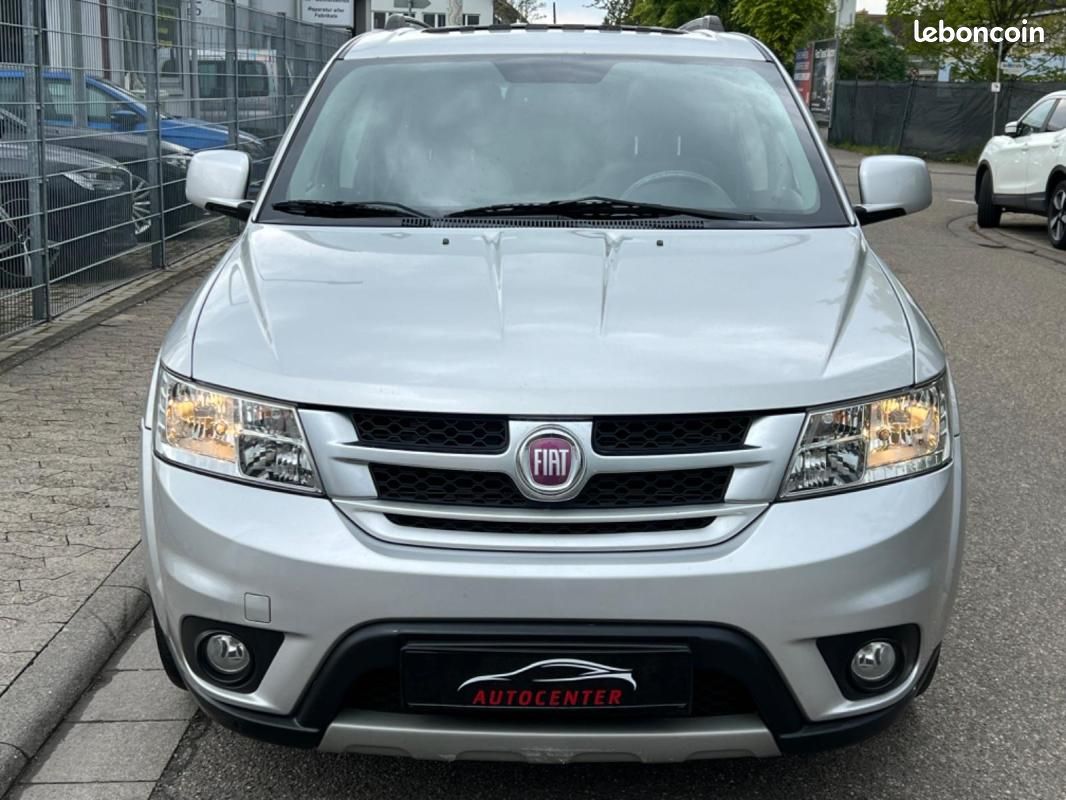 Fiat Freemont LOUNGE GPS 170 CH 4X4 BVA - HAYON ÉLECTRIQUE PACK SPORT TOIT OUVRANT (image 3)