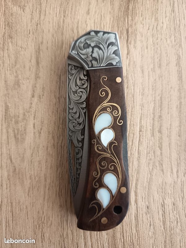 Couteau pliant N690 – manche en noyer, nacre et gravures, 20 cm, coffret de collection (image 8)