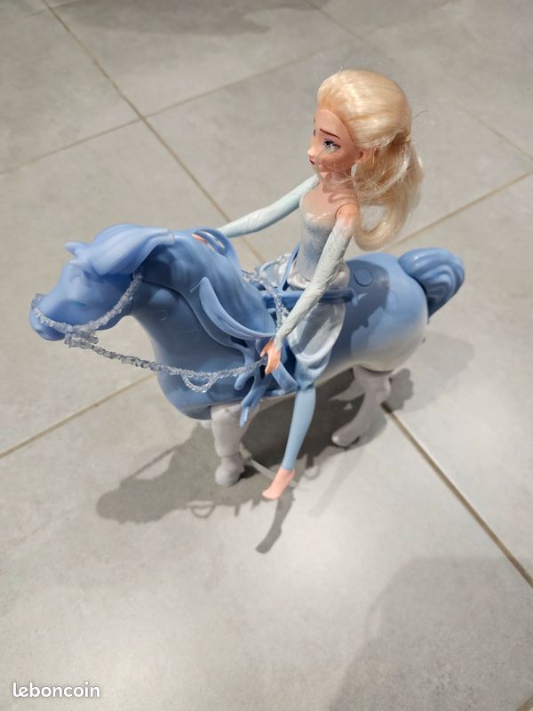 Elsa Reine des neiges son cheval Nokk Jeux Jouets