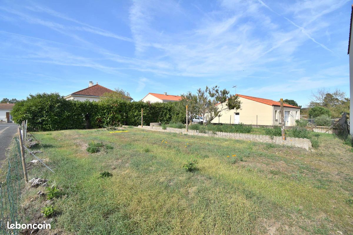 Terrain 305 m² · à Aigrefeuille-sur-Maine · 305 m² · 74 200 €