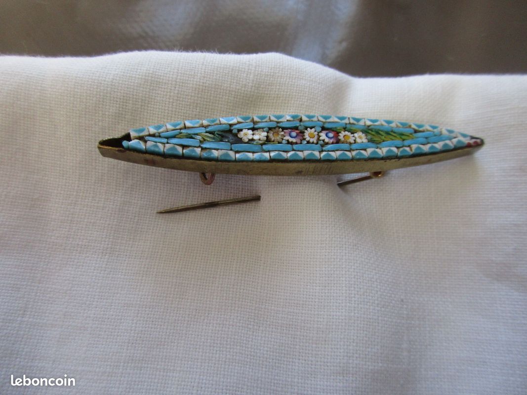Broche Ancienne Ovale Avec Motif Fleurs - Pièce Rare, Occasion