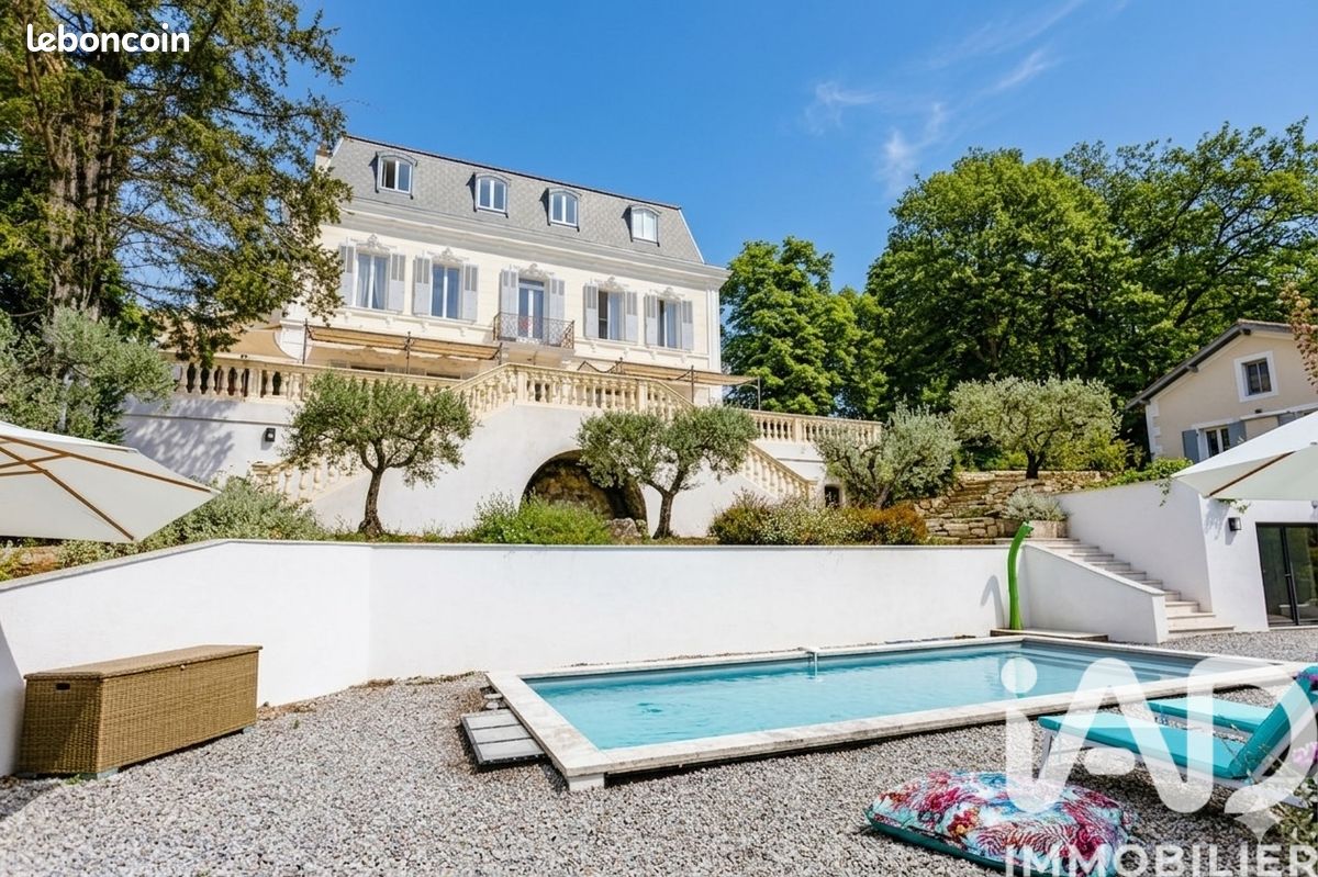 Maison 9 pièces 250 m² · à Gréoux-les-Bains · 250 m² · 1 370 000 €