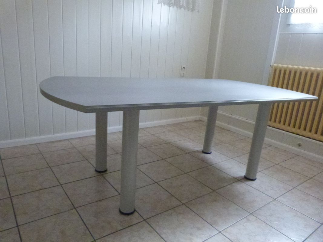 Table grise (image 1)