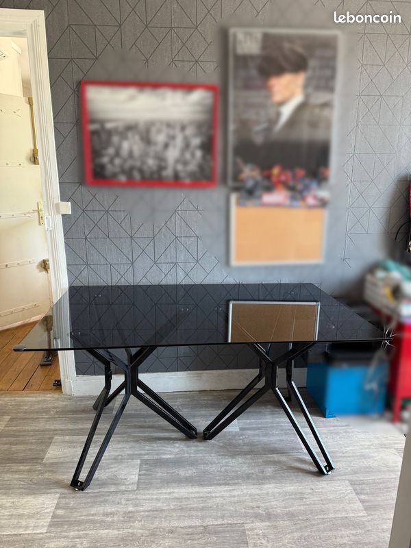 Table design en verre trempé (image 1)