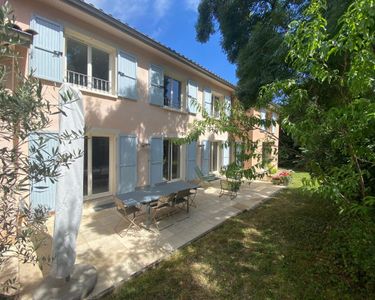 Maison 1 250 000 € - 230 m²