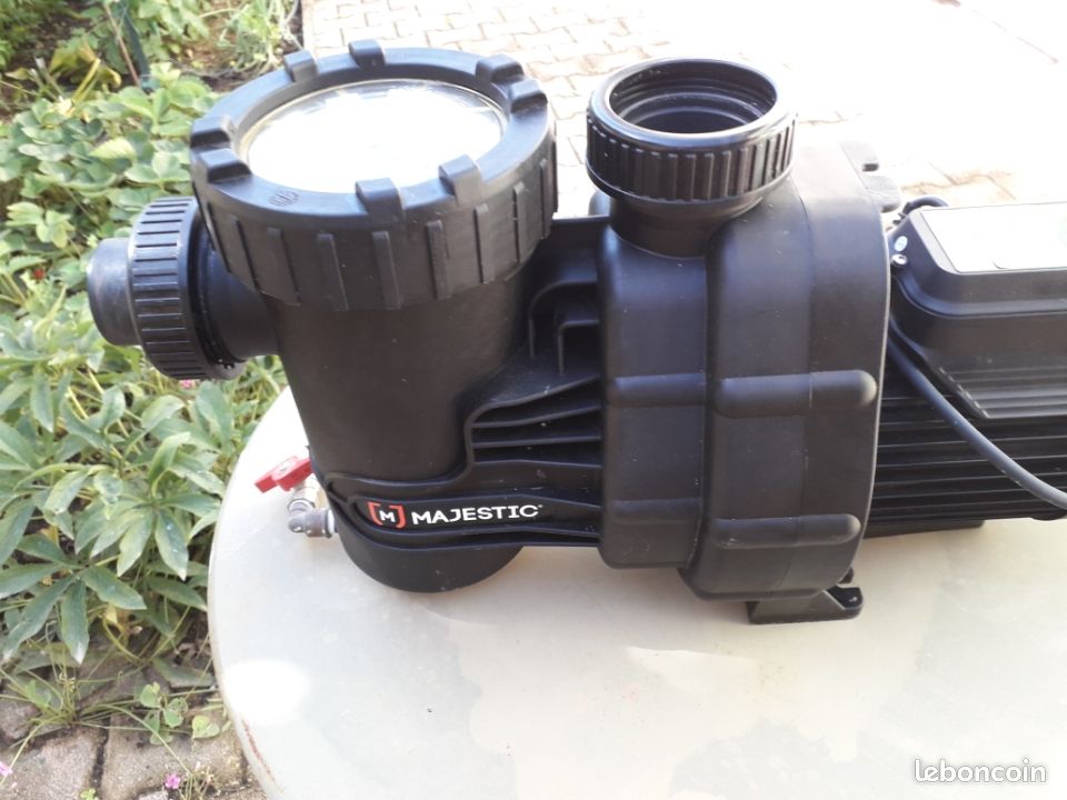 Vente d une pompe de piscine type Majestic (image 2)