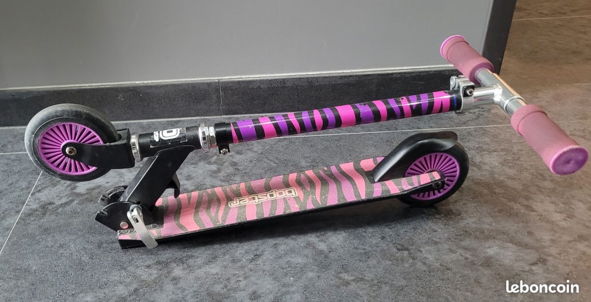 HOMCOM Trottinette Enfant Réglable Avec Roues Pneumatiques 12" Dès 5 Ans - Noir
