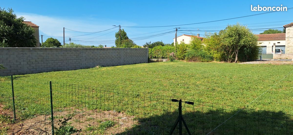 Grande parcelle constructible dans l'agréable village de Galargues · 185 000 €