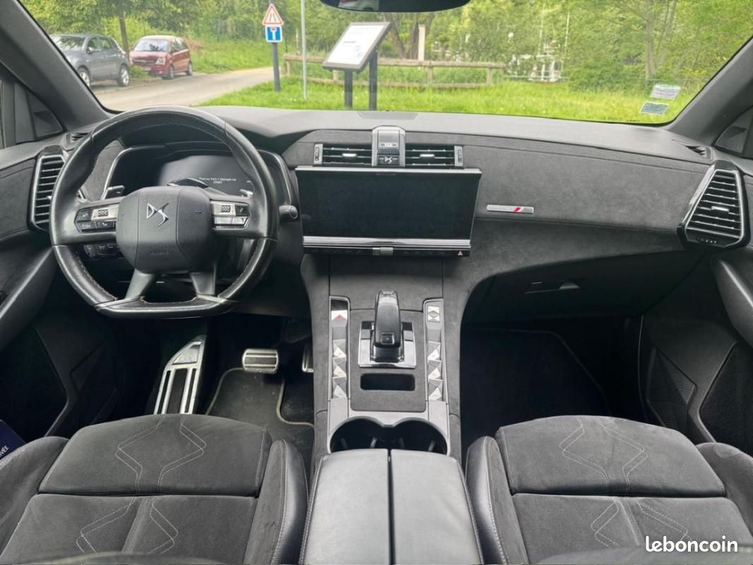 DS 7 Crossback 1.6 225 CV EAT8 Performance Line + {SUIVI ENTRETIEN COMPLET - CAMERA ATTELAGE} (image 14)