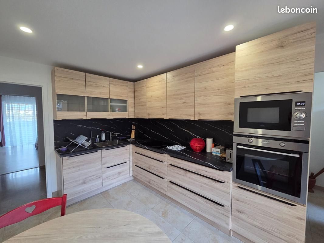 Appartement 5 pièces 131 m² · à Montélimar · 131 m² · 230 000 €