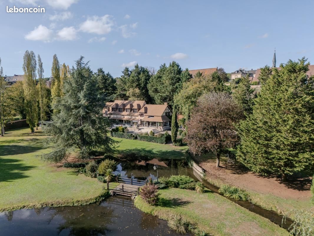 Maison 10 pièces 330 m² · à Conches-en-Ouche · 330 m² · 990 000 €