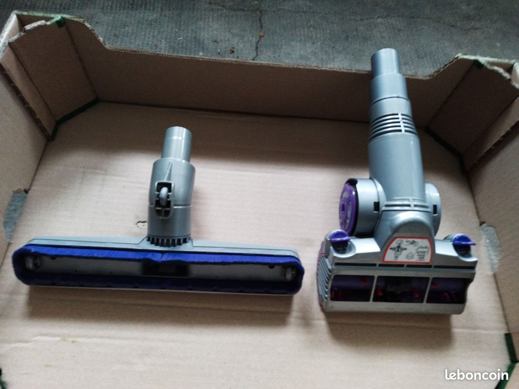 Ensemble de brosses Dyson DC 08, DC 08 télescope system, DC 11, DC 19, DC20 stowaway, allergy, animal pro, DC 29 en très bon état (image 6)