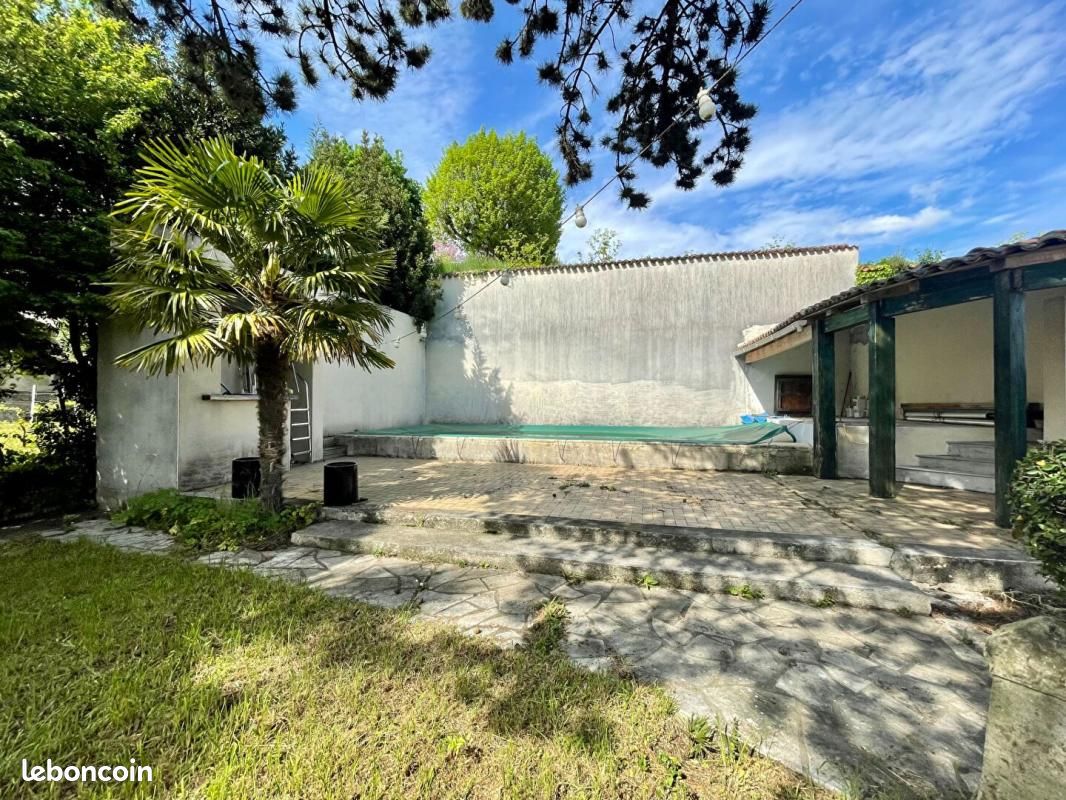 Maison 6 pièces 168 m² - Saintes 17100 (image principale 2)