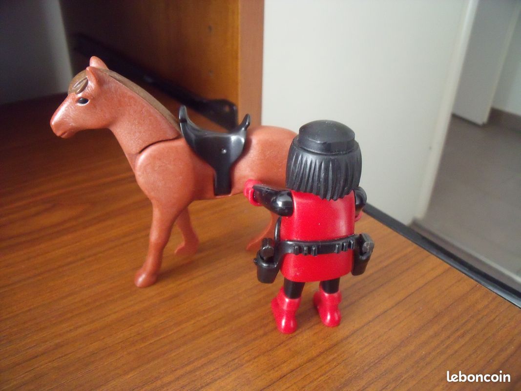 Playmobil : Un cow-boy bandit (cheval et accessoires) (image 2)