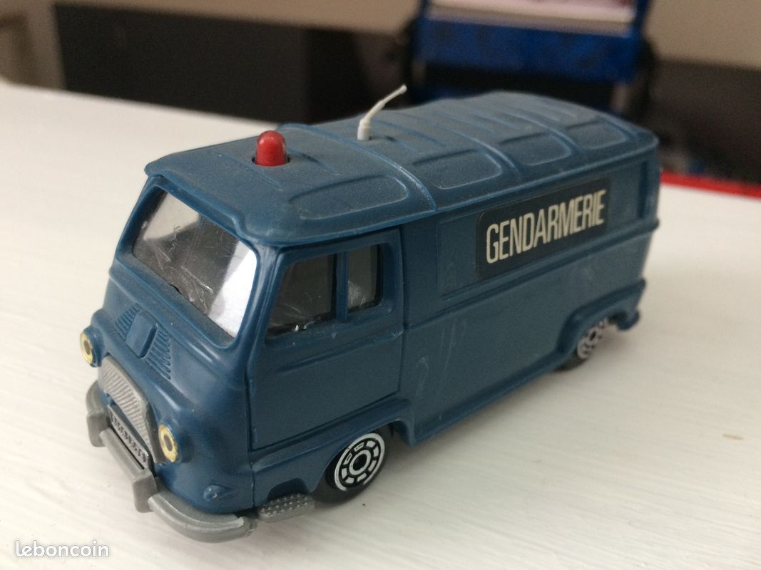 1/43 RENAULT ESTAFETTE Gendarmerie Norev