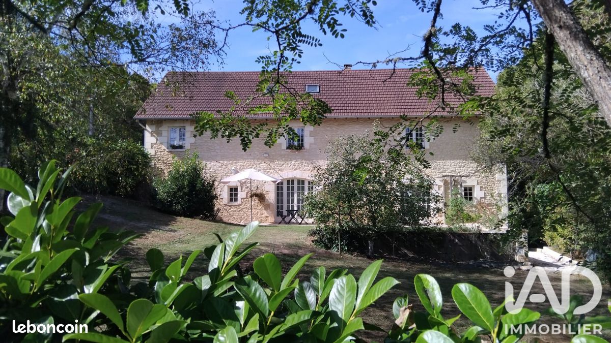 Maison 8 pièces 344 m² · à Saint-Cybranet · 344 m² · 650 000 €