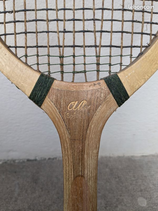 lot de deux raquettes de tennis anciennes