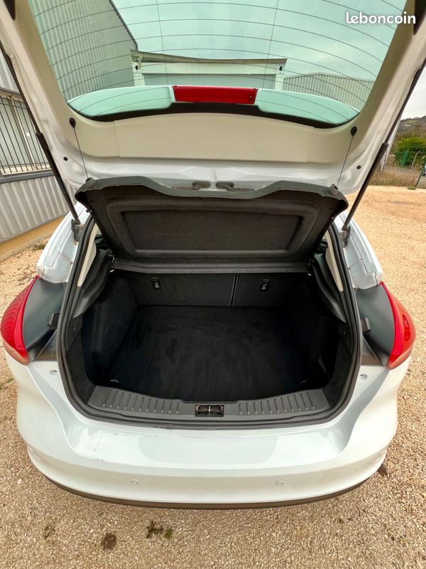 Ford Focus 3 Phase 2 - 1.0L EcoBoost 100ch S&S Business Nav (image 10)