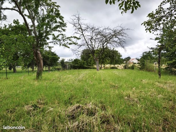 Terrain 935 m² Gençay