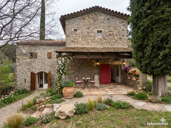Maison 3 pièces 110 m² · à Mialet · 110 m² · 323 000 €