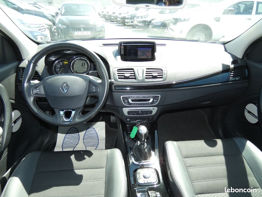 RENAULT MEGANE III BERLINE dCi 110 FAP Energy eco2 Bose (image 11)