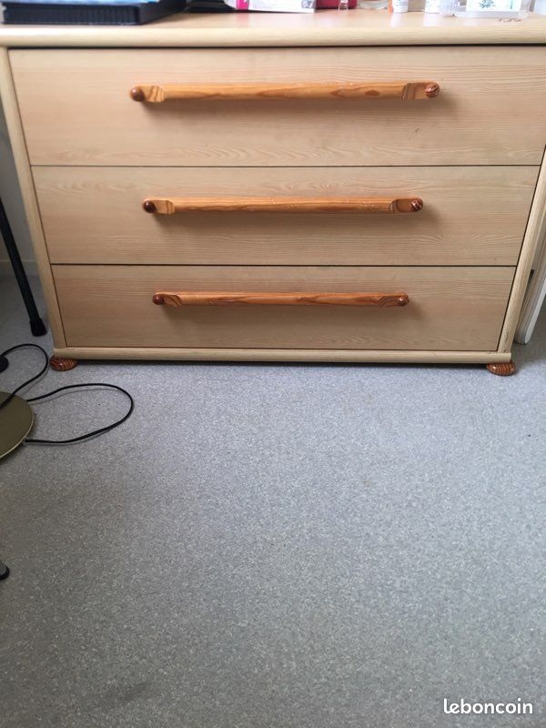 Commode (image 1)