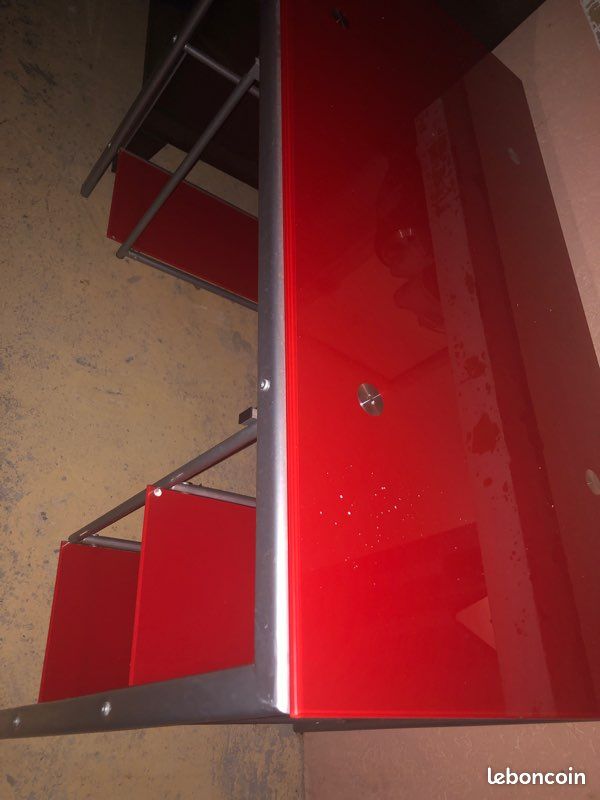 Bureau rouge (image 1)