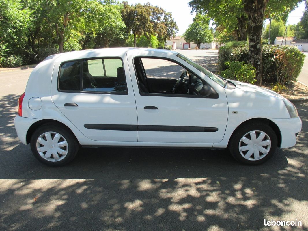 Renault CLIO II CAMPUS 1.5 DCI 65CH AUTHENTIQUE 5P (image 4)